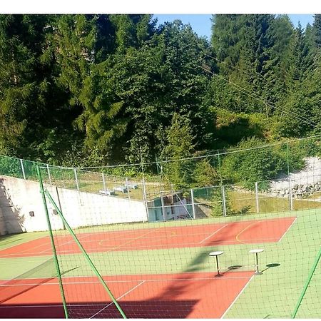 Marilleva 1400 Tra Sport E Natura Luaran gambar
